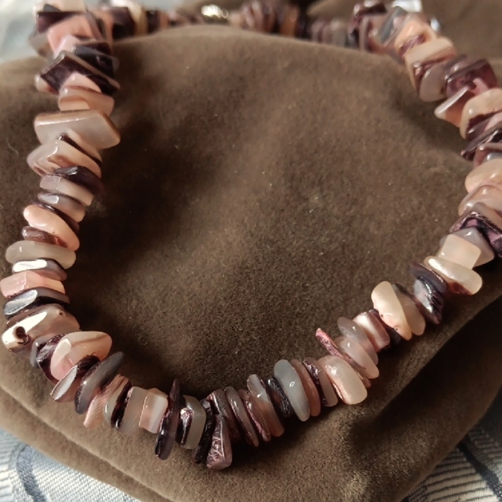 18" Beautiful Vintage Shell Necklace